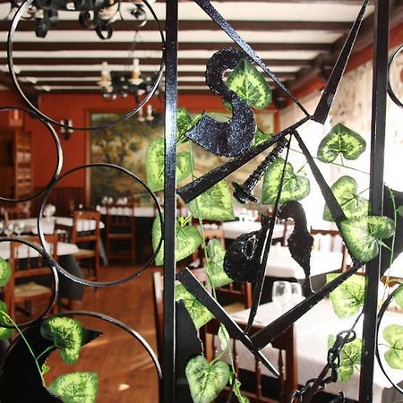 Hostal Rte. Elena Fuentes de Ebro Exterior foto