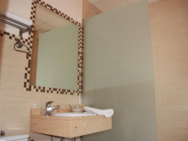 Hostal Rte. Elena Fuentes de Ebro Habitación foto